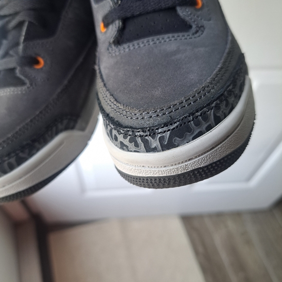 Jordan 3 Retro🩶🧡🖤 - Picture 6 of 13